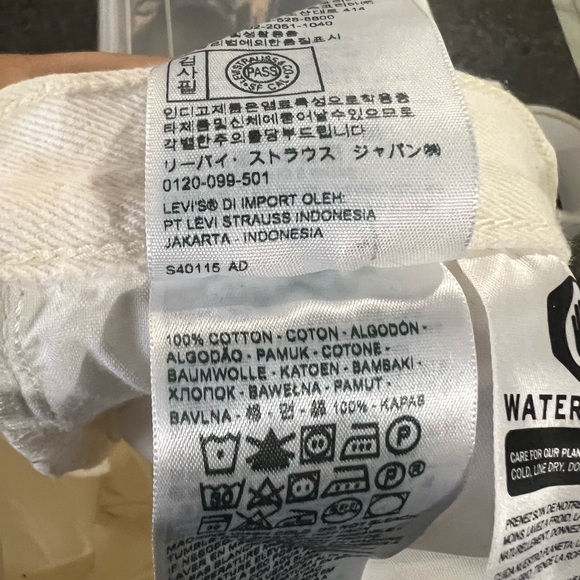 LEVI’S Wedgie Fit White Ripped Jeans Size 28 - Picture 5 of 5